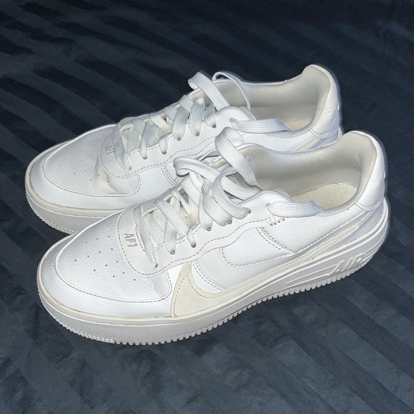 Women’s Size 9 NIKE AIR FORCE 1 SHOES - Picture 2 of 16